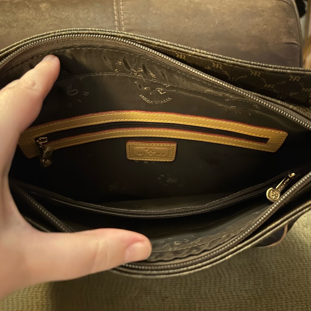 Rioni Aletta Daily Messenger Bag - Picture 9 of 12